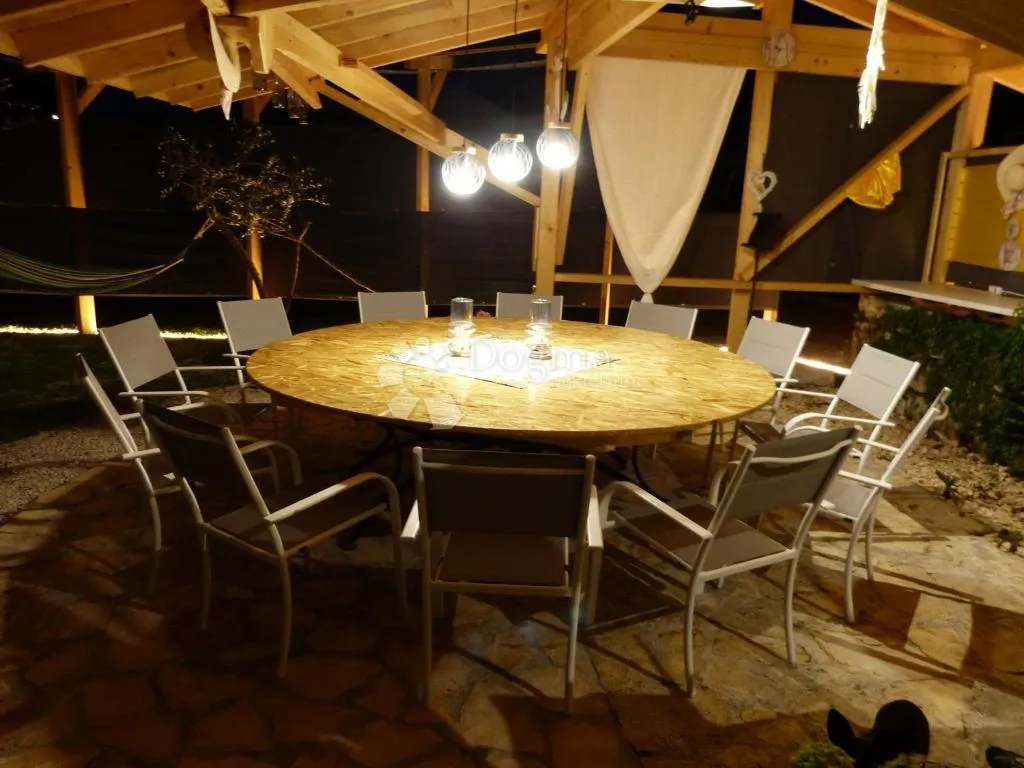 funtana!prilika!uhodana apartmanska kuća na parceli sa velikim potencijalom! - slika 47