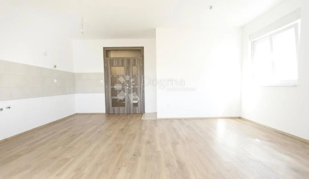 vodice - dvoetažni stan na 1. katu 130 m2 - slika 6