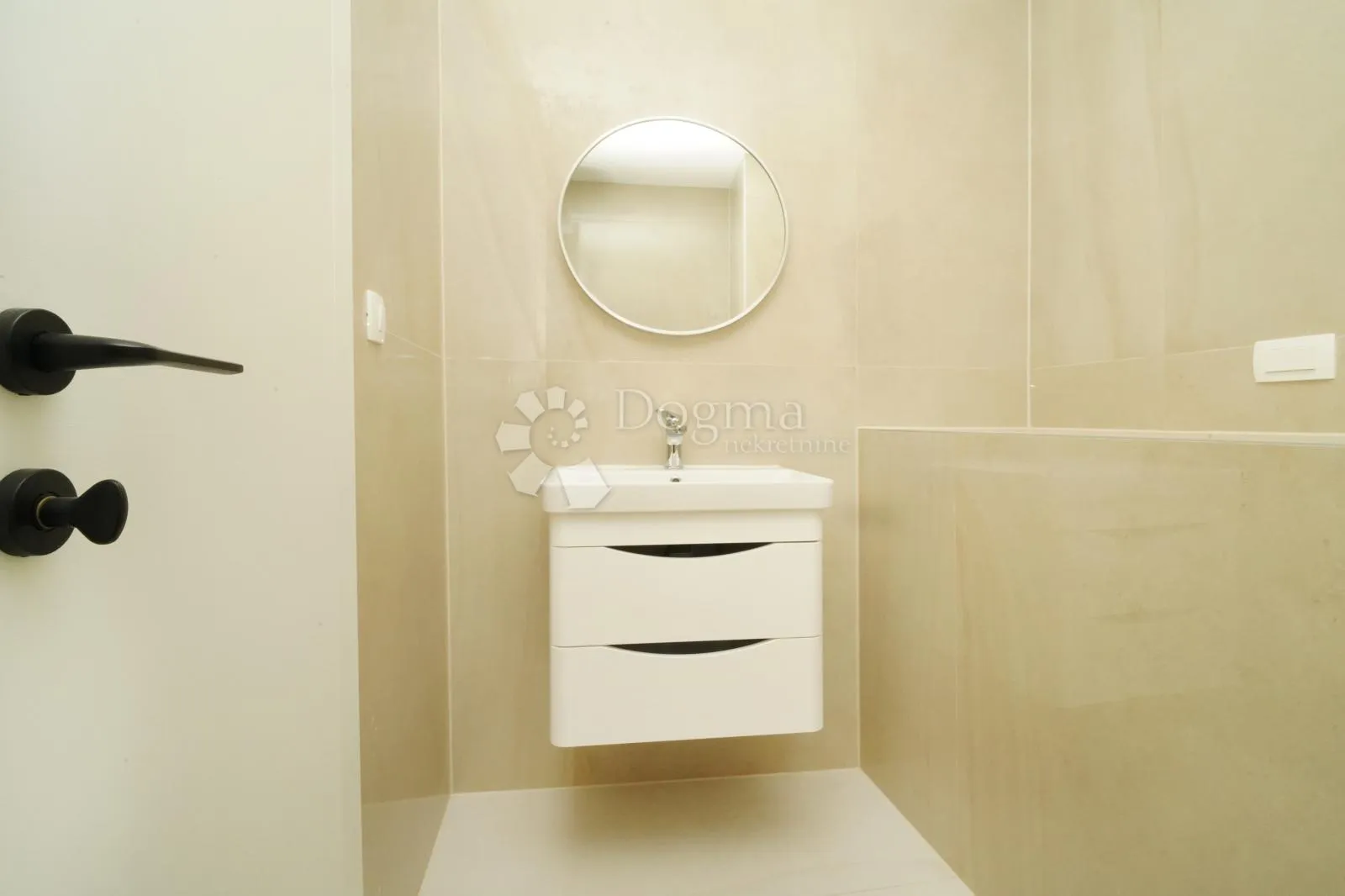 moderna kuća s 2 apartmana- kaštelir - slika 19