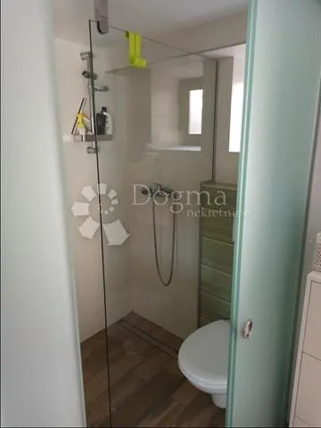novouređeni apartman baška stara jezgra - slika 18