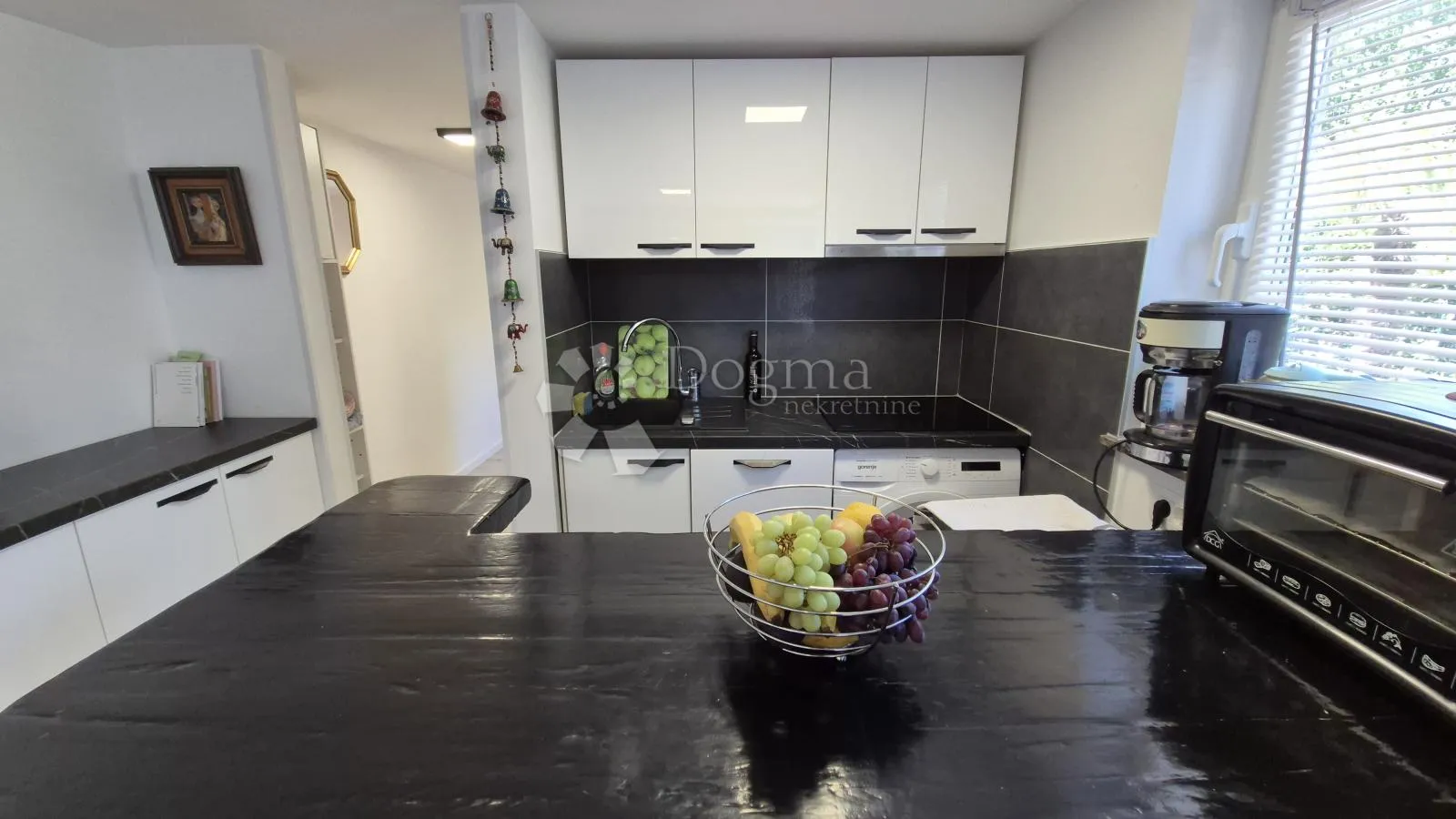njivice - apartman samo 50 metara od plaže - slika 9