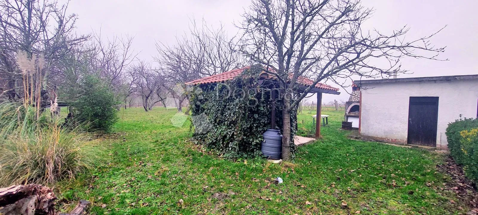 samostojeća kuća u oazi mira - slika 13