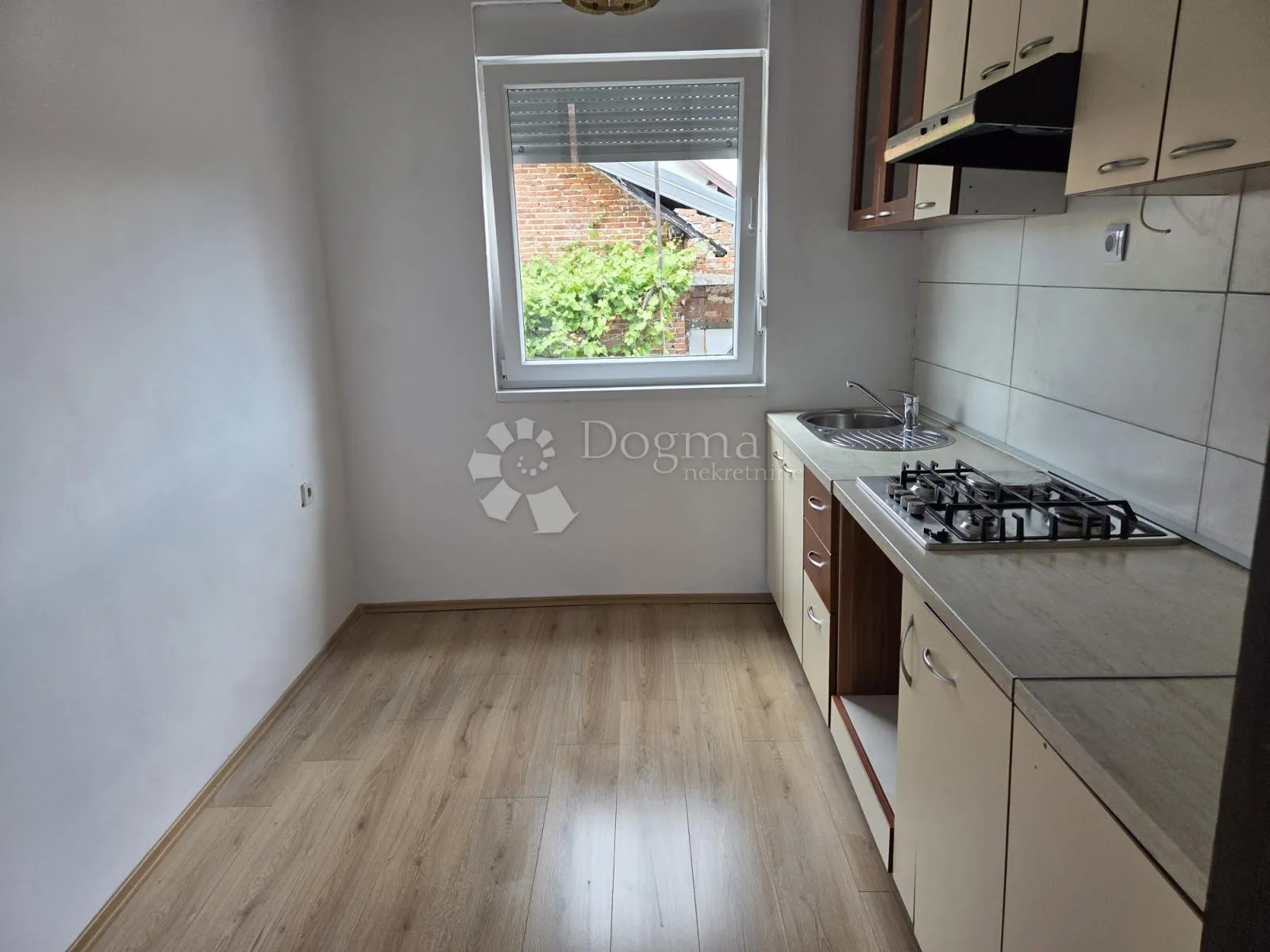 prodaja, kuća, vezišće, nkp 210 m2 sa okućnicom i zemljištem 2898 m2 - slika 2