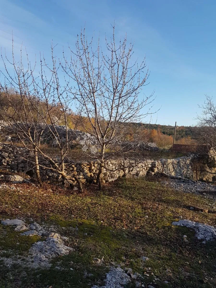 kamene kuće sa 3.500 m² zemljišta – mir, privatnost i blizina splita - slika 14