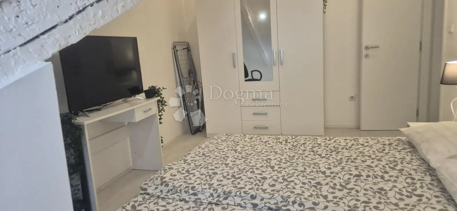 dva apartmana u strogom centru - slika 28