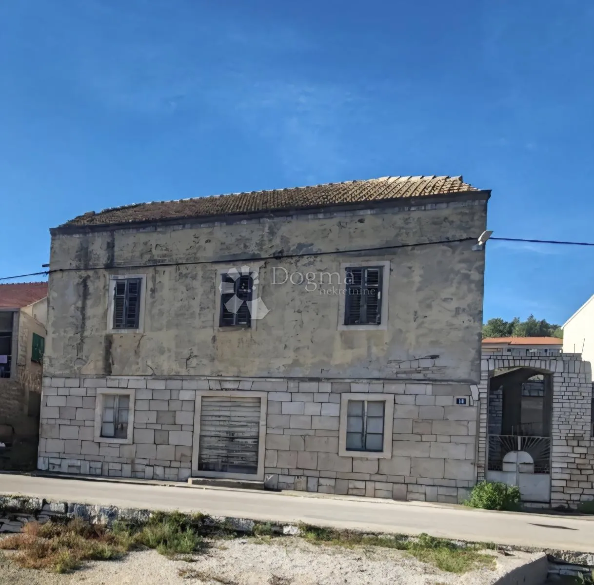 kamena kuća prvi red do mora sa građevinskim zemljištem– vela luka, otok korčula - slika 2