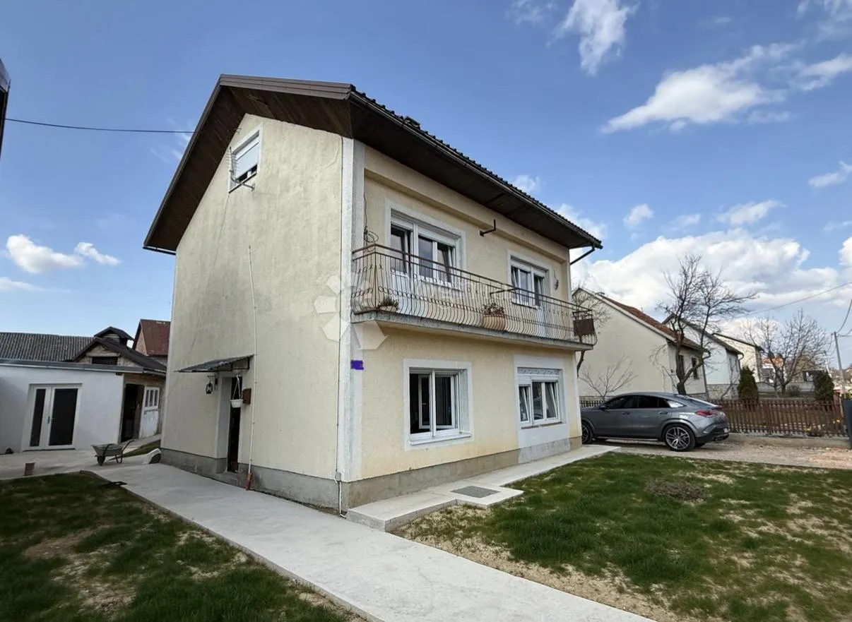 kuća s 2 stana 2 pomoćna objekta i 3000 m2 vrta - slika 3