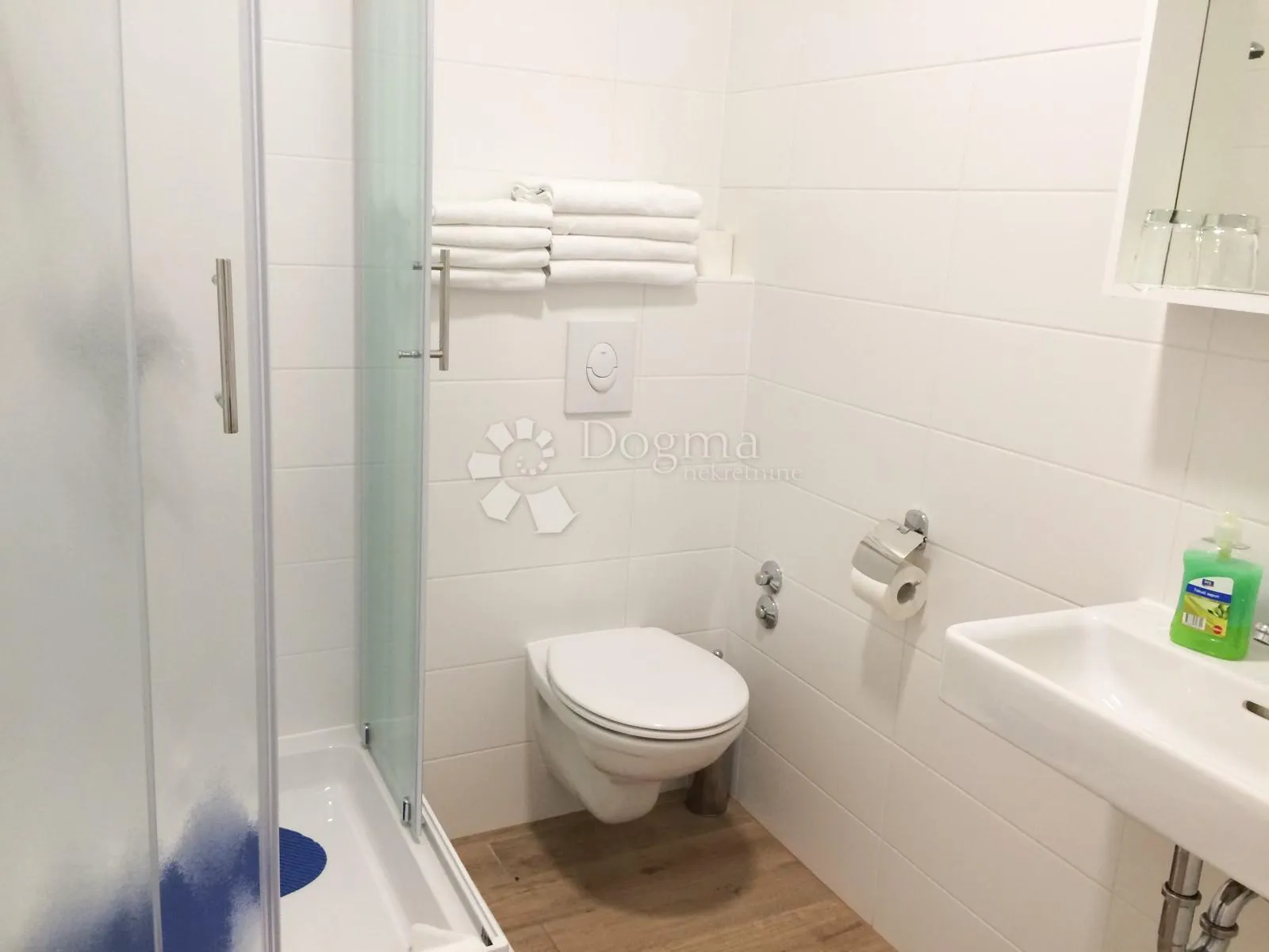 rijetkost na tržištu, villa s 10 kategoriziranih apartmana - slika 12