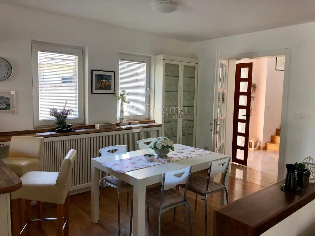 kuća na pagu s velikim dvorištem - 310m2 - slika 27