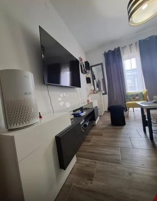 lijepo uređen stan sa balkonom na odličnoj lokaciji - slika 6