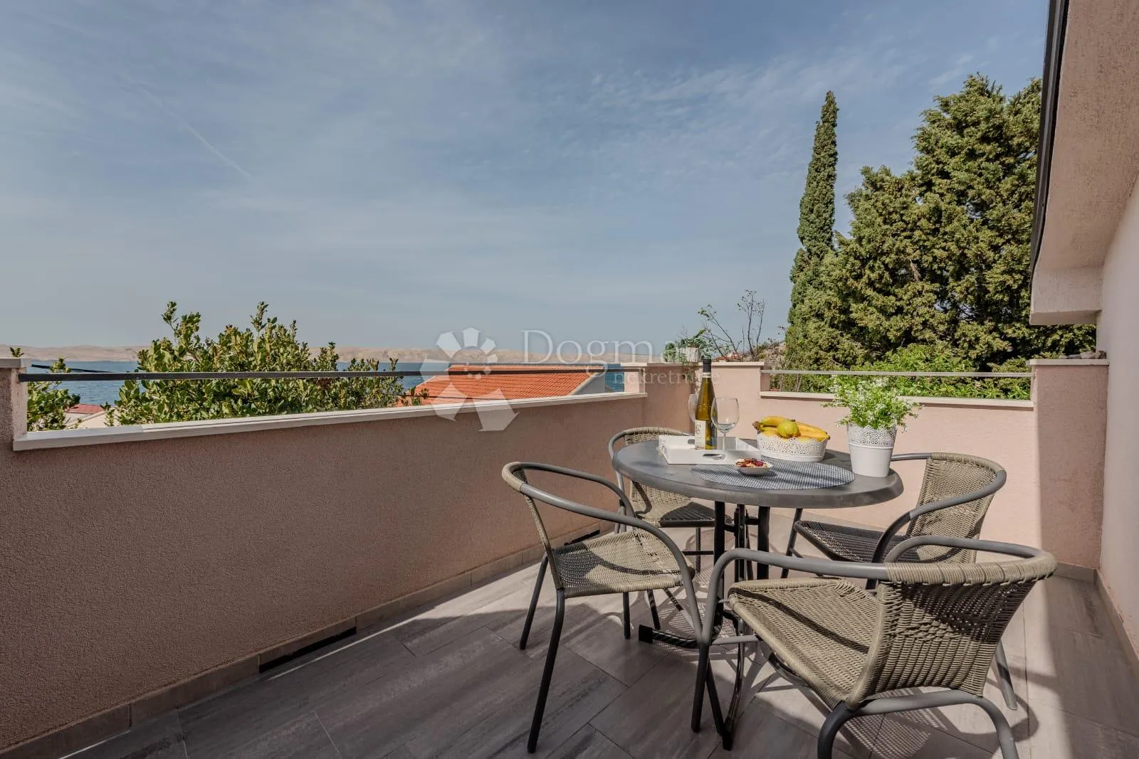 apartman uz more s pogledom namješten - slika 9