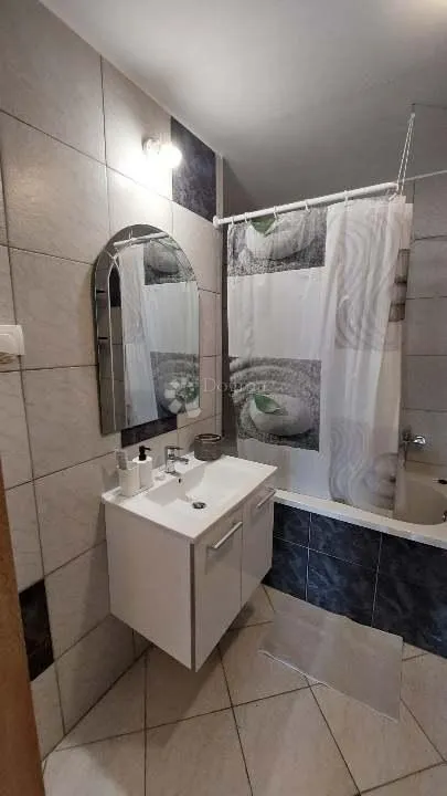 kuća sa 3 apartmana u centru rovinja! - slika 10