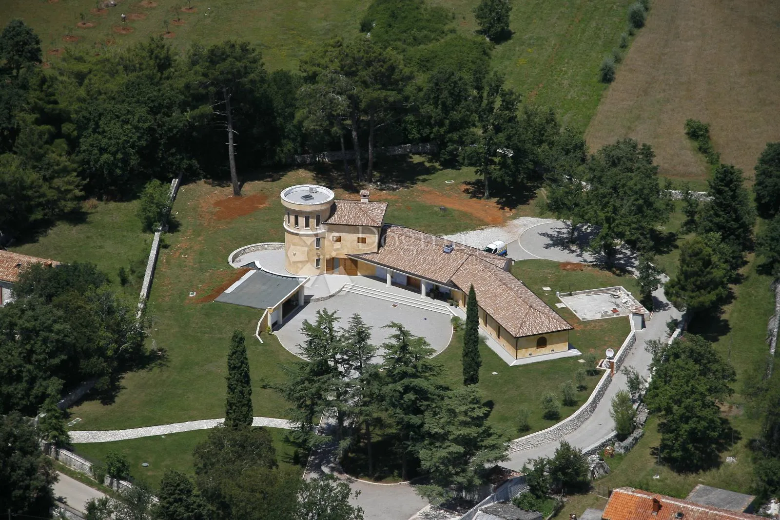vila vrhunske gradnje s velikom parcelom i potpunom privatnošću - slika 25