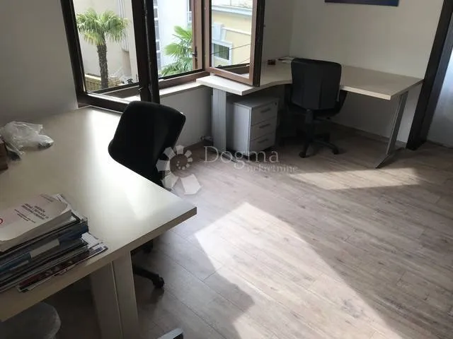 samostojeća kuća bulevard, 250 m² plus garaža 54,59m2 - slika 16