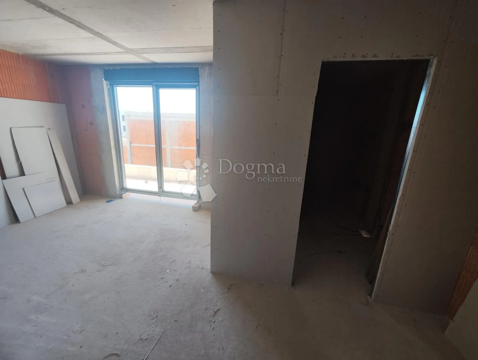 brodarica- villa s bazenom - slika 13