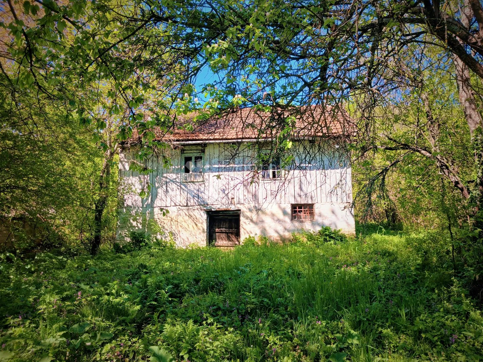 Bajkovito imanje uz Unu i Štrbački Buk – 3000 m² mira i prirode za samo 30.000 € - Nebljusi, Donji Lapac