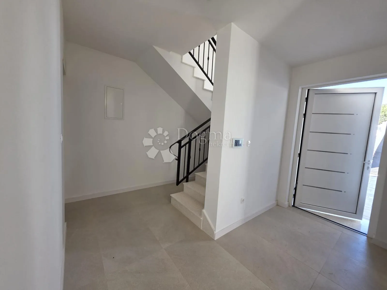 vinišće- top prilika!!! moderna villa s pogledom na more - slika 26