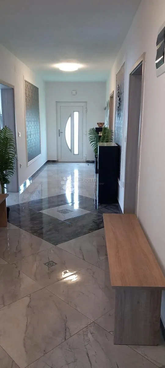 moderna prizemnica u zelenilu - galižana - slika 24