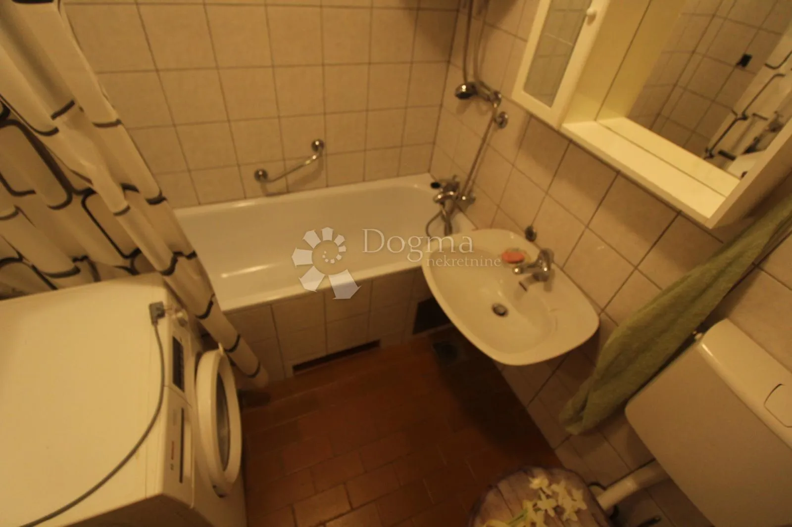 srdoči stan 68m2 3s kl sa lođom - slika 14