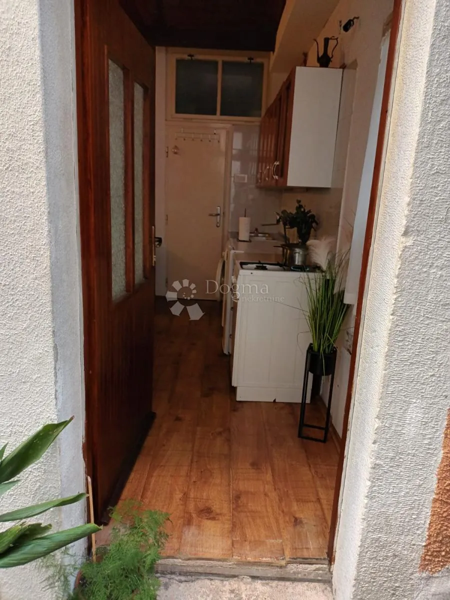 poslovni prostor i garsonjera u centru rovinja - slika 14
