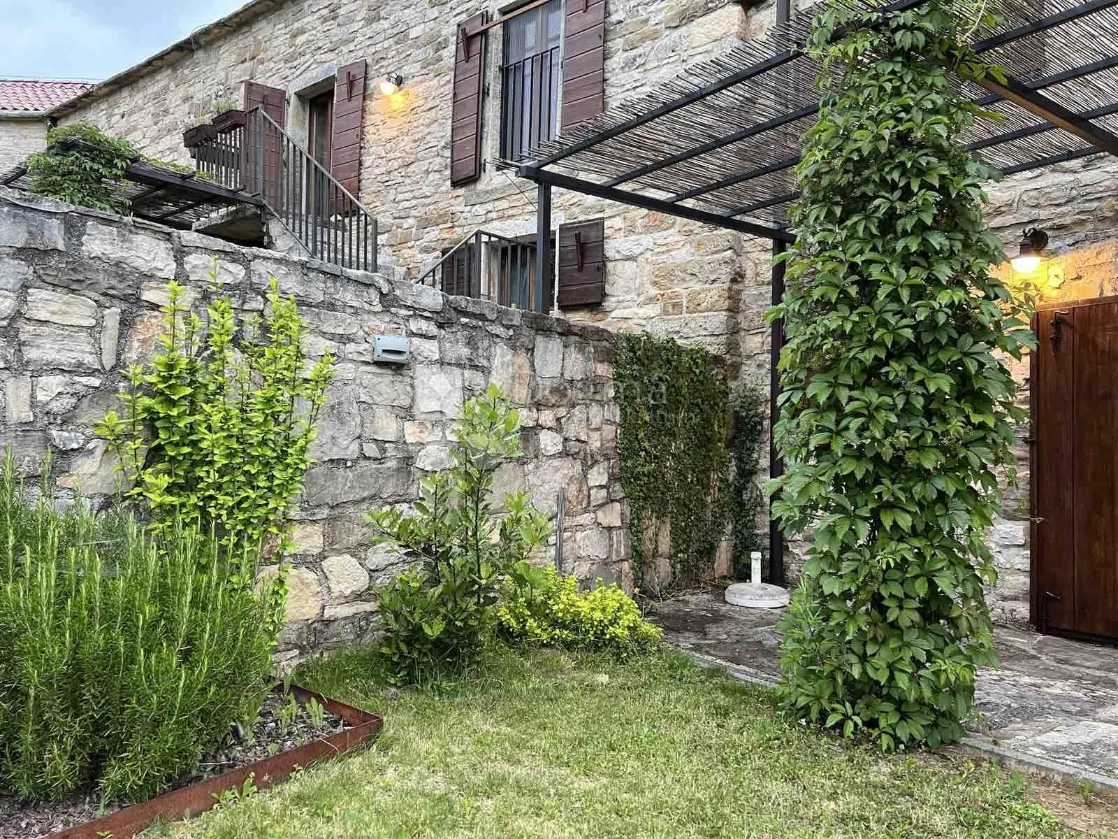grožnjan istarska stancija sa 5 stambenih jedinica - slika 43