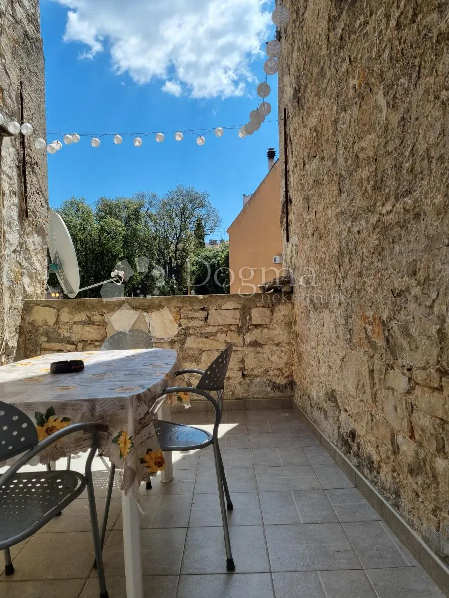 zgrada...poslovna prilika za hostel - slika 15