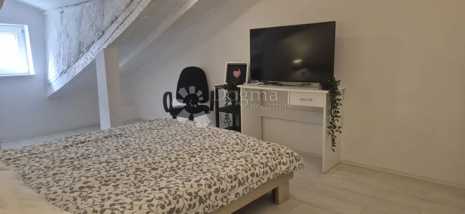dva apartmana u strogom centru - slika 22