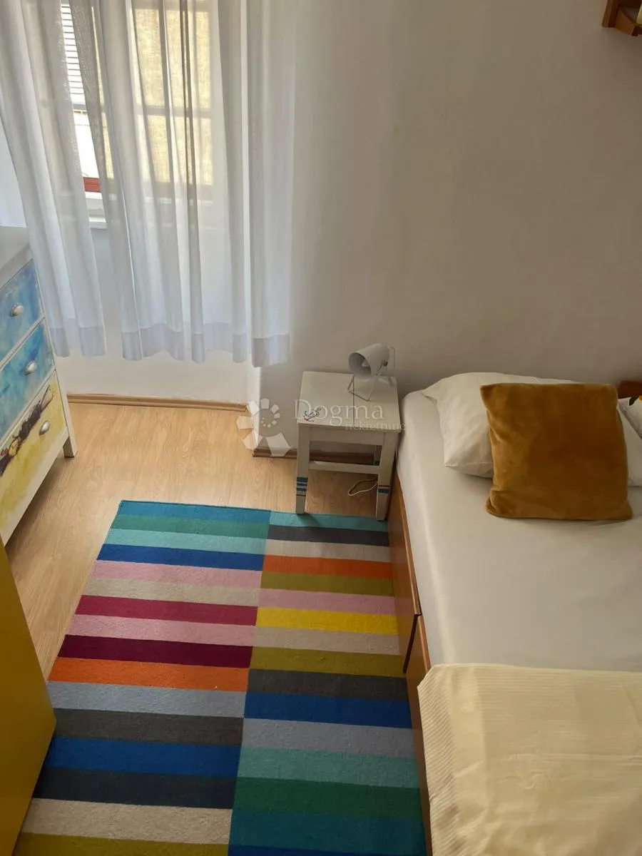 punat - centar, dvije spojene kuće, vrt i 2 garaže - slika 31