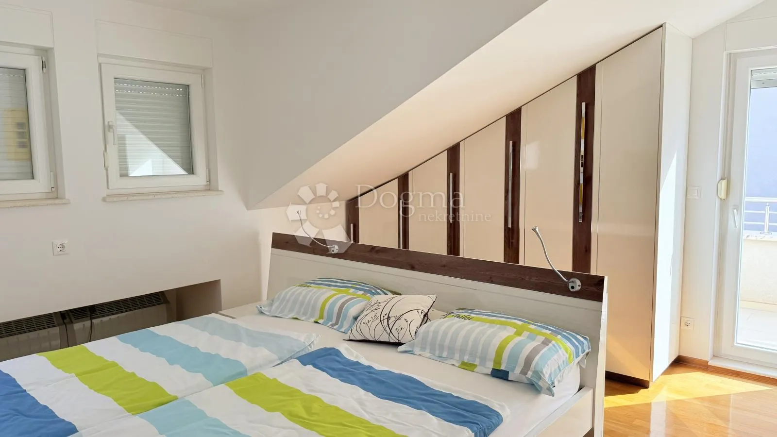 penthouse u baškoj vodi – dvoetažni, kompletno namješten - slika 20