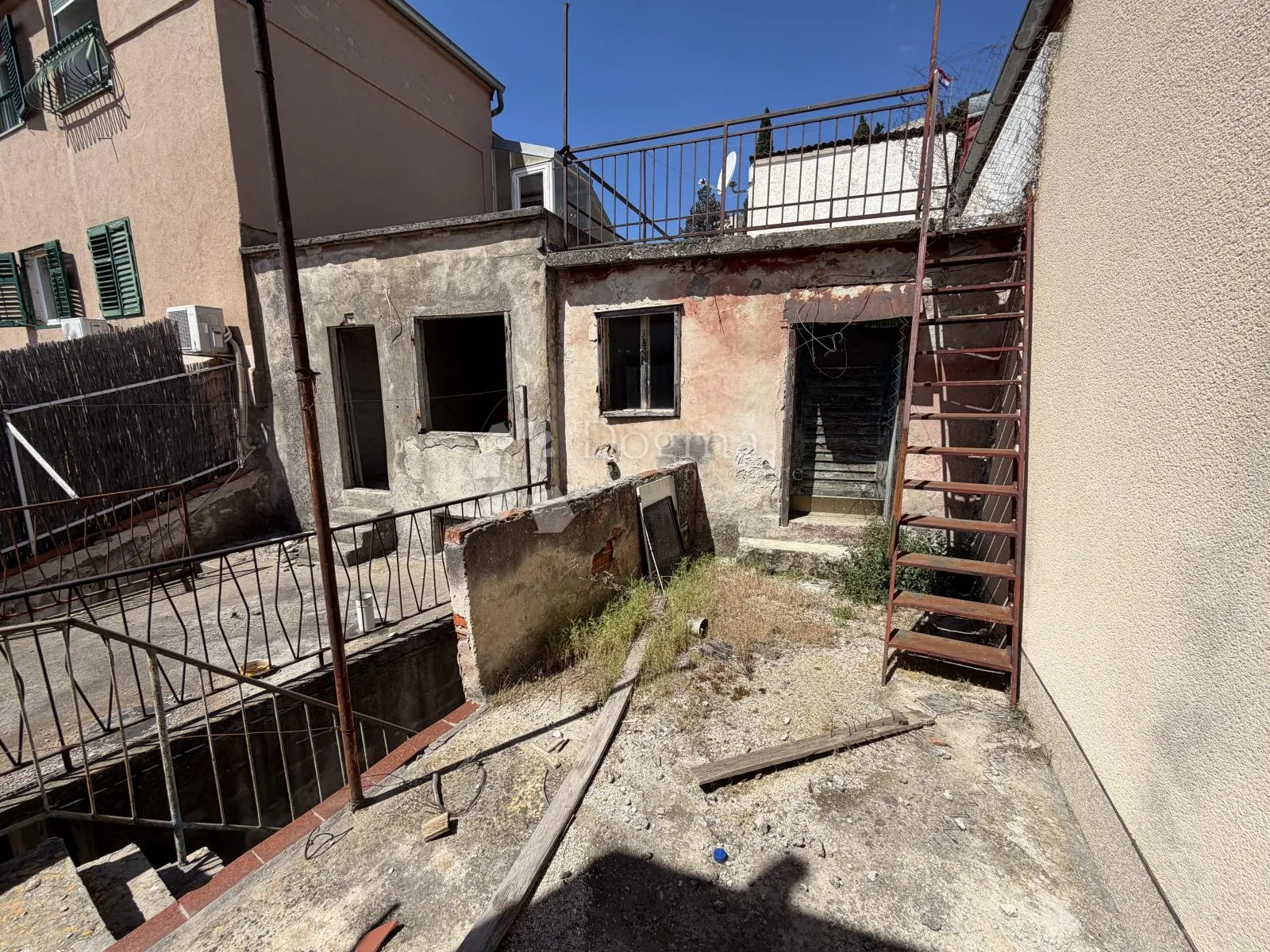 prilika!!! šibenik – gorica, dvije kuće u nizu – prilika za butični hostel ili apartmane - slika 2
