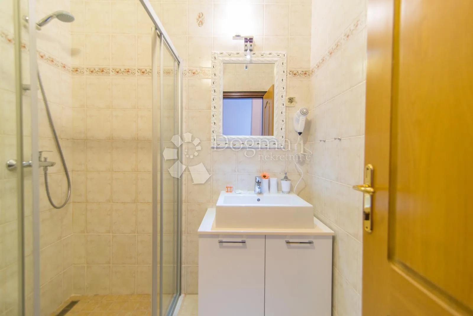 investicija snova: hotel, spa, restoran i 4-sobni stan na jednom mjestu - slika 9