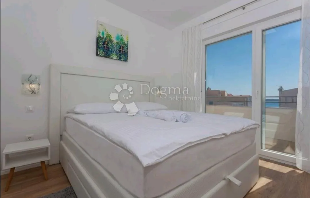 brodarica, atraktivna vila s bazenom i pogledom na more - slika 28