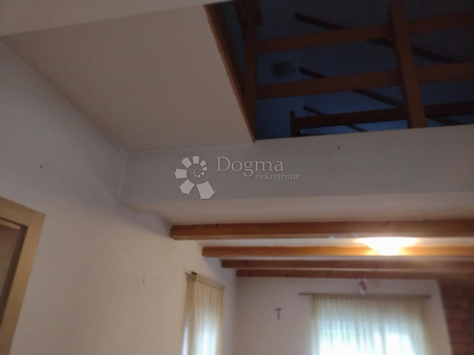 elegantna vikendica na selu - slika 9