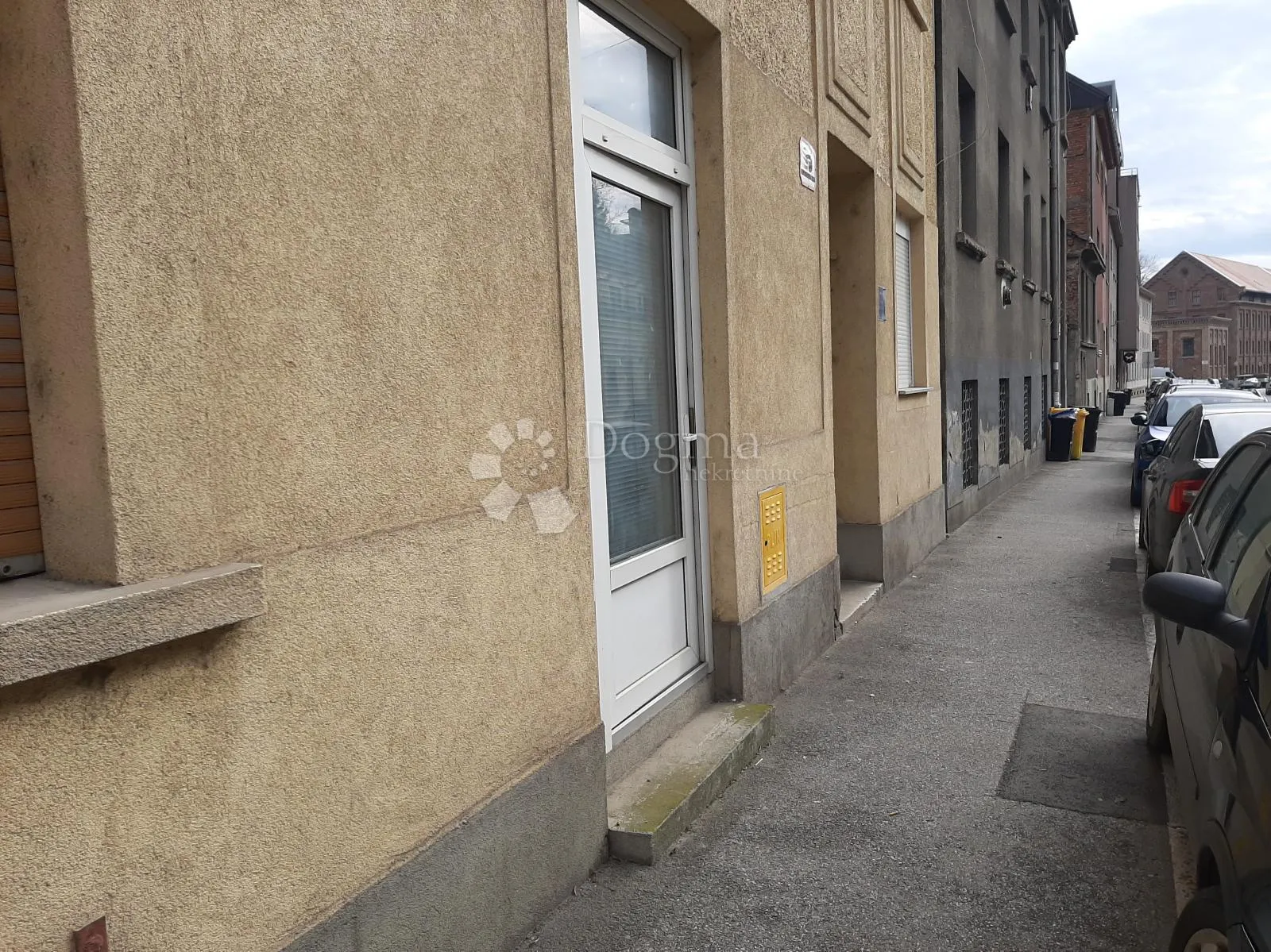 ulični lokal 16 m² - medvedgradska, centar - zakup/najam - slika 2