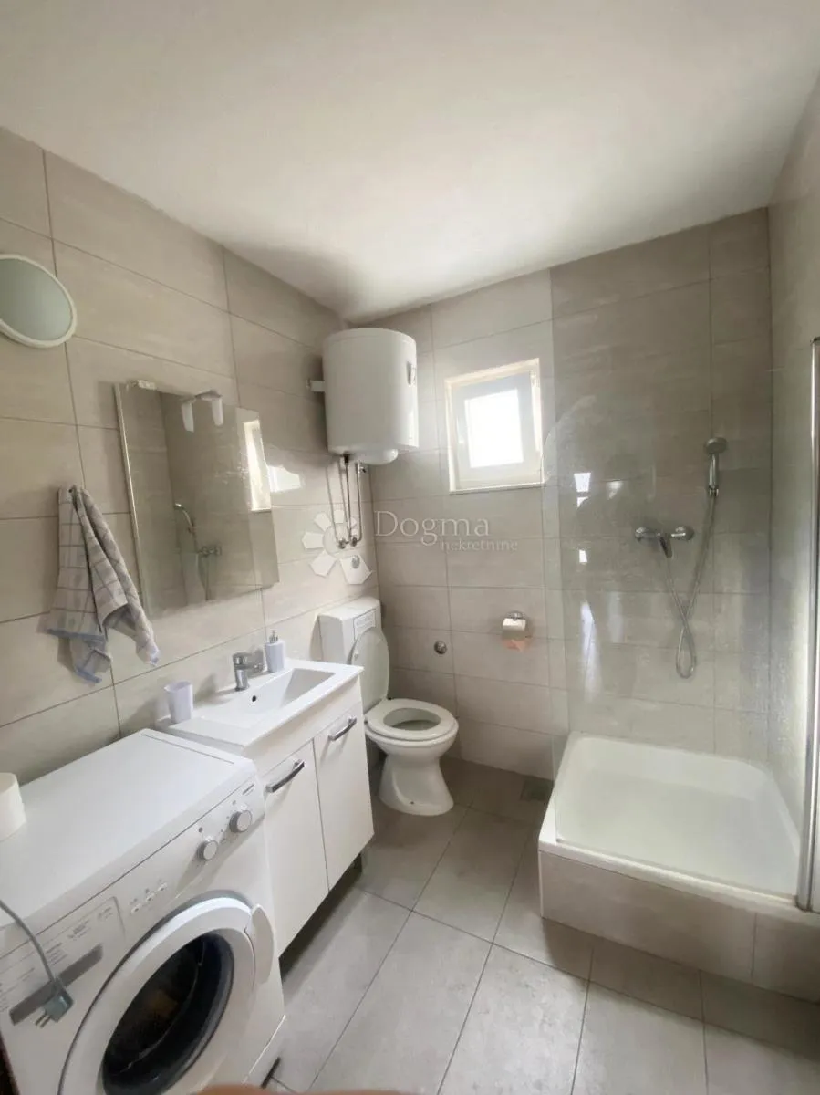 apartmanska kuća uz more slatine – top investicija - slika 4