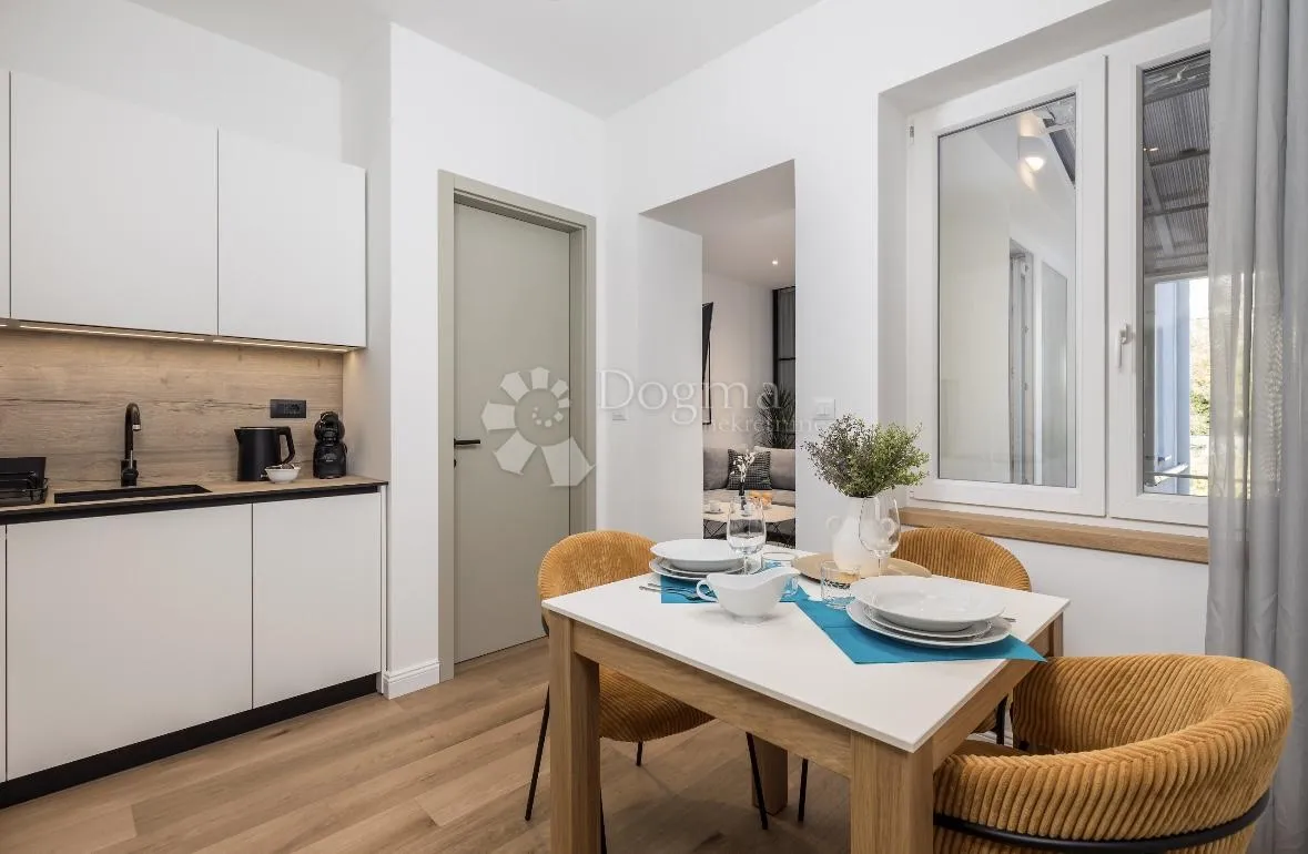 rijeka, centar, 156 m2. divota od 3 stambene jedinice! - slika 27