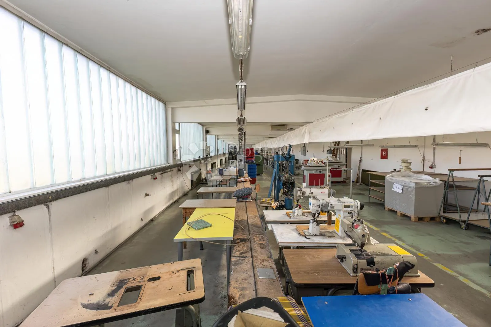 prodaje se poslovna zgrada – 1572 m² + dvorište 1236 m² - slika 20
