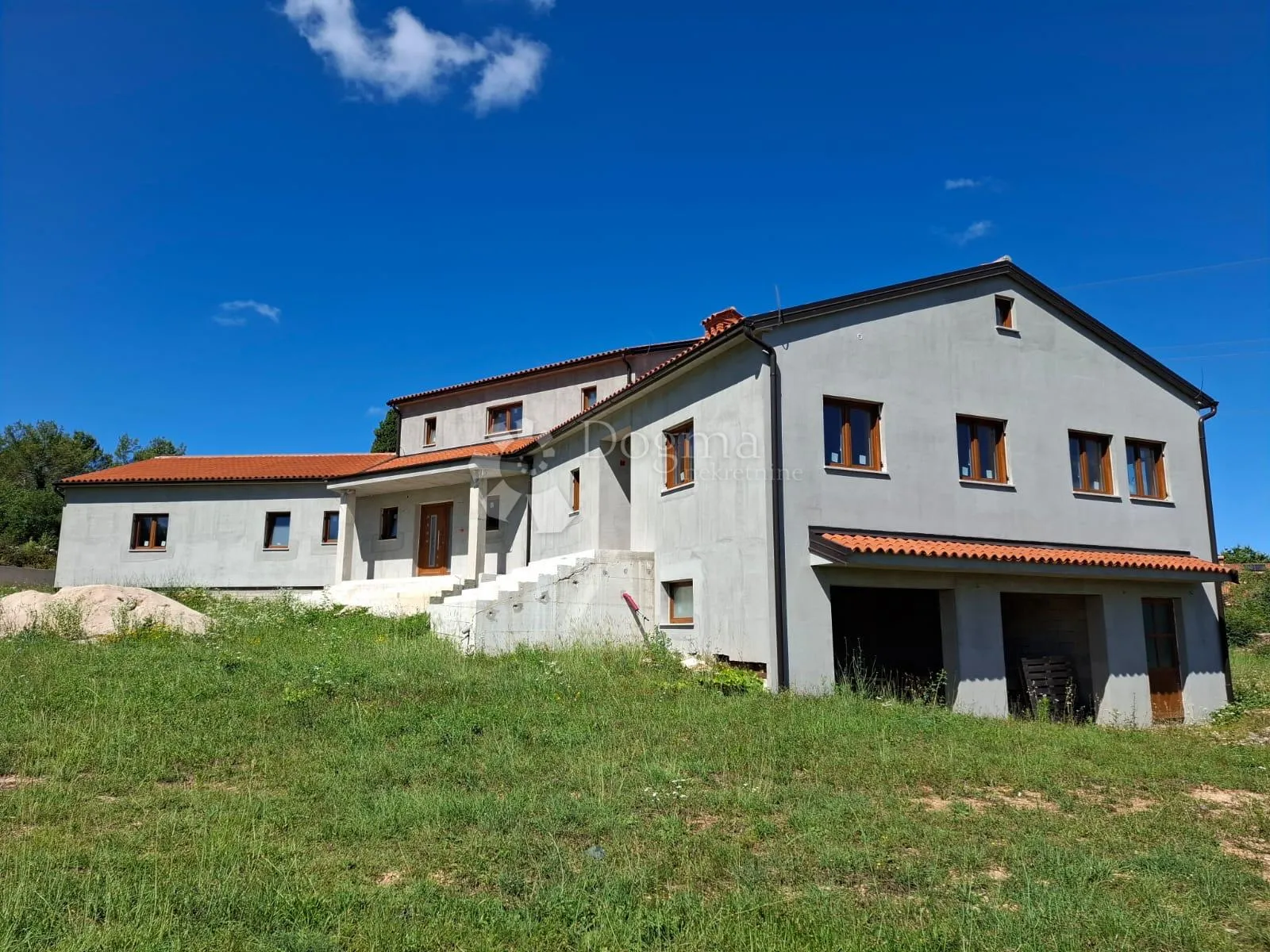 villa u rovinjskom selu, roh bau 550 m2, sa građevinskom okućnicom - slika 1