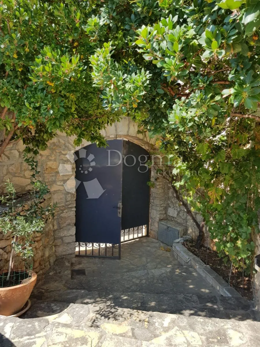 predivna kamena vila- milna, brač - slika 8