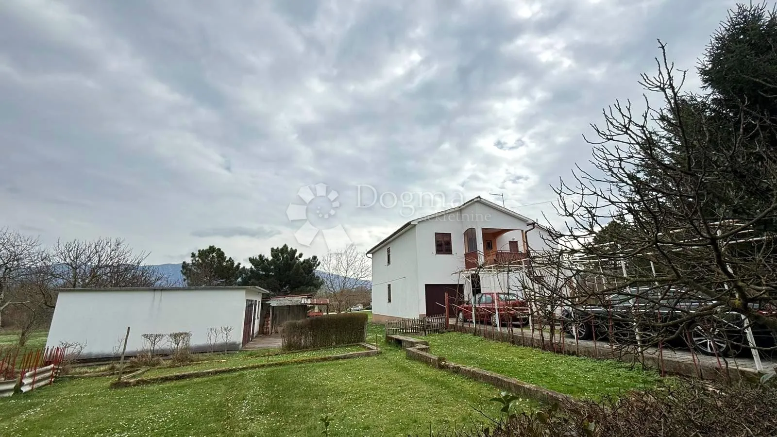 kuća s dva stana i građevinskom okućnicom 4740m2 u okolici labina - slika 16