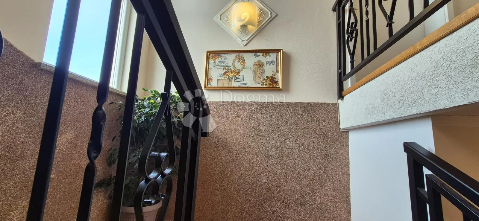 kuća sa 2 stana i bazenom - slika 45