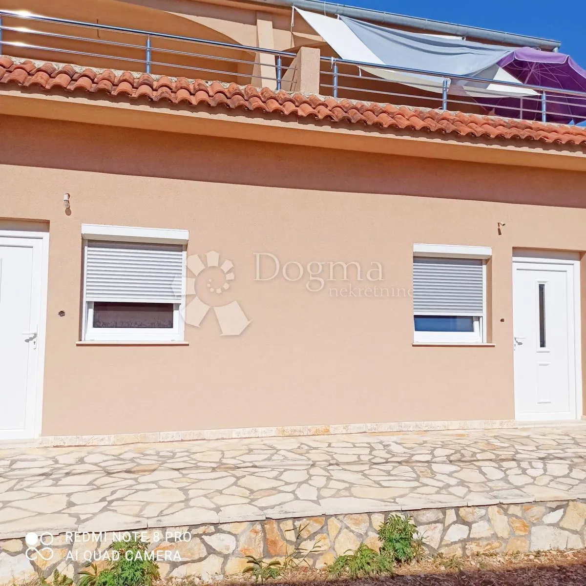 prodaja kuće 80m od mora, 6 apartmana - slika 4