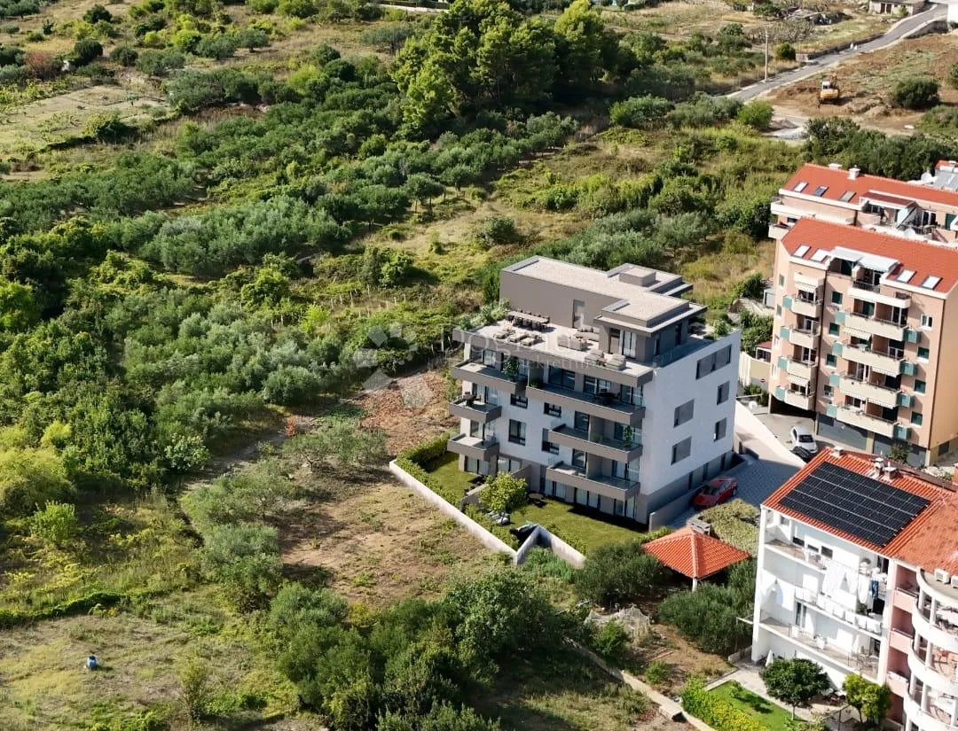 s2 - prostrani trosobni stan s vrtom u stobreču, samo 300 m od mora - slika 3
