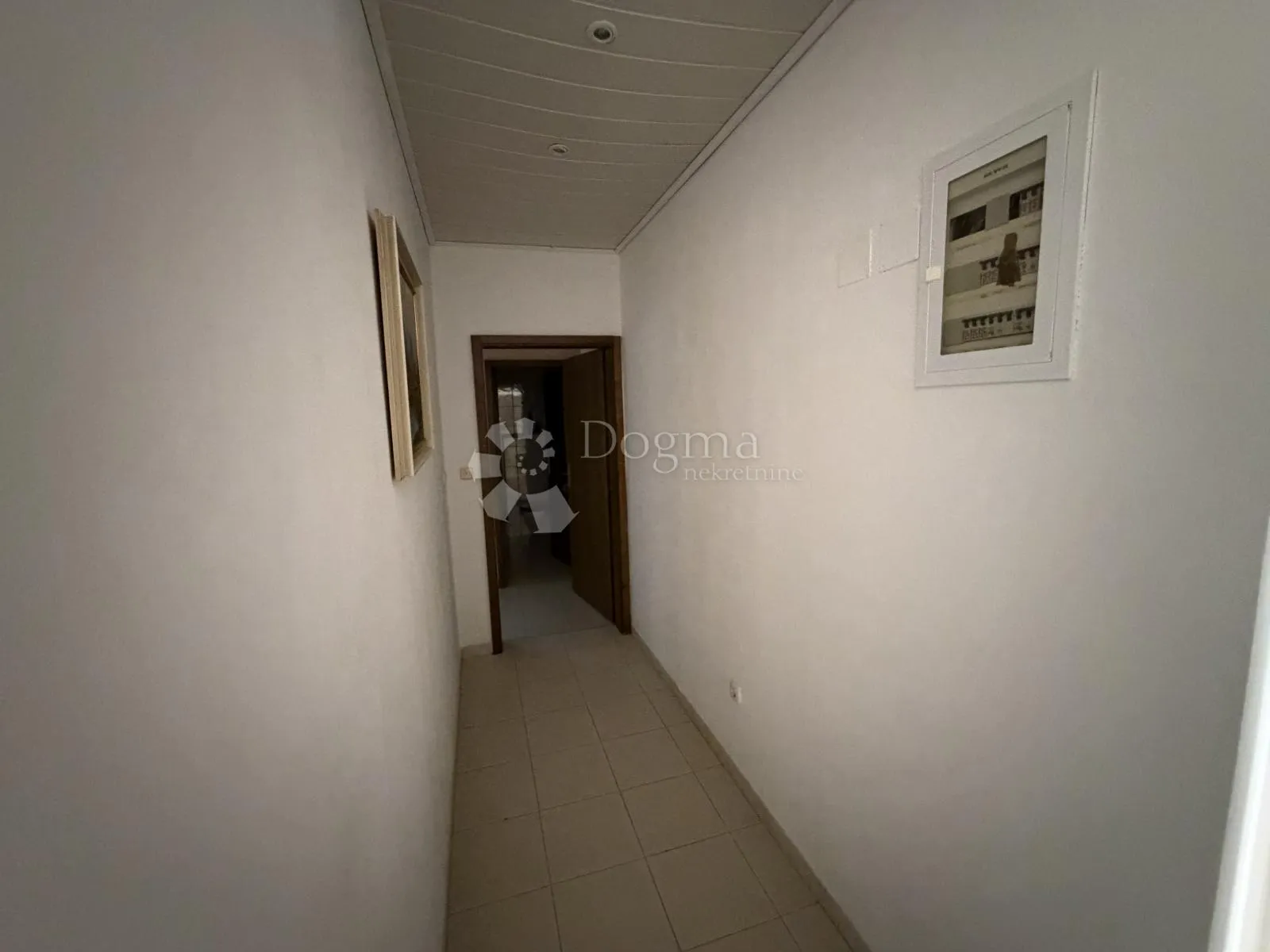 prilika u brodarici- kuća blizu mora, s 6 apartmana i 3-sobnim stanom!! - slika 22