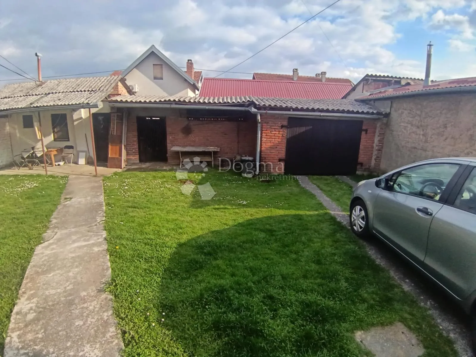 kuća u orahovici – 2 stana, garaža, podno grijanje - slika 17