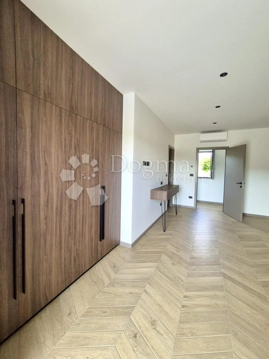 vila u blizini rovinja sa imanjem - slika 29