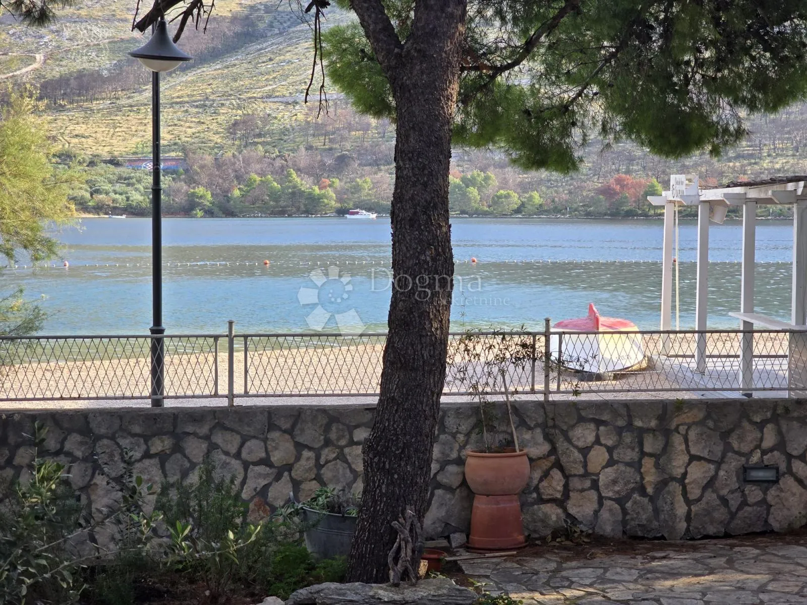 grebaštica- kuća na jedinstvenoj lokaciji prvi red do mora - slika 3