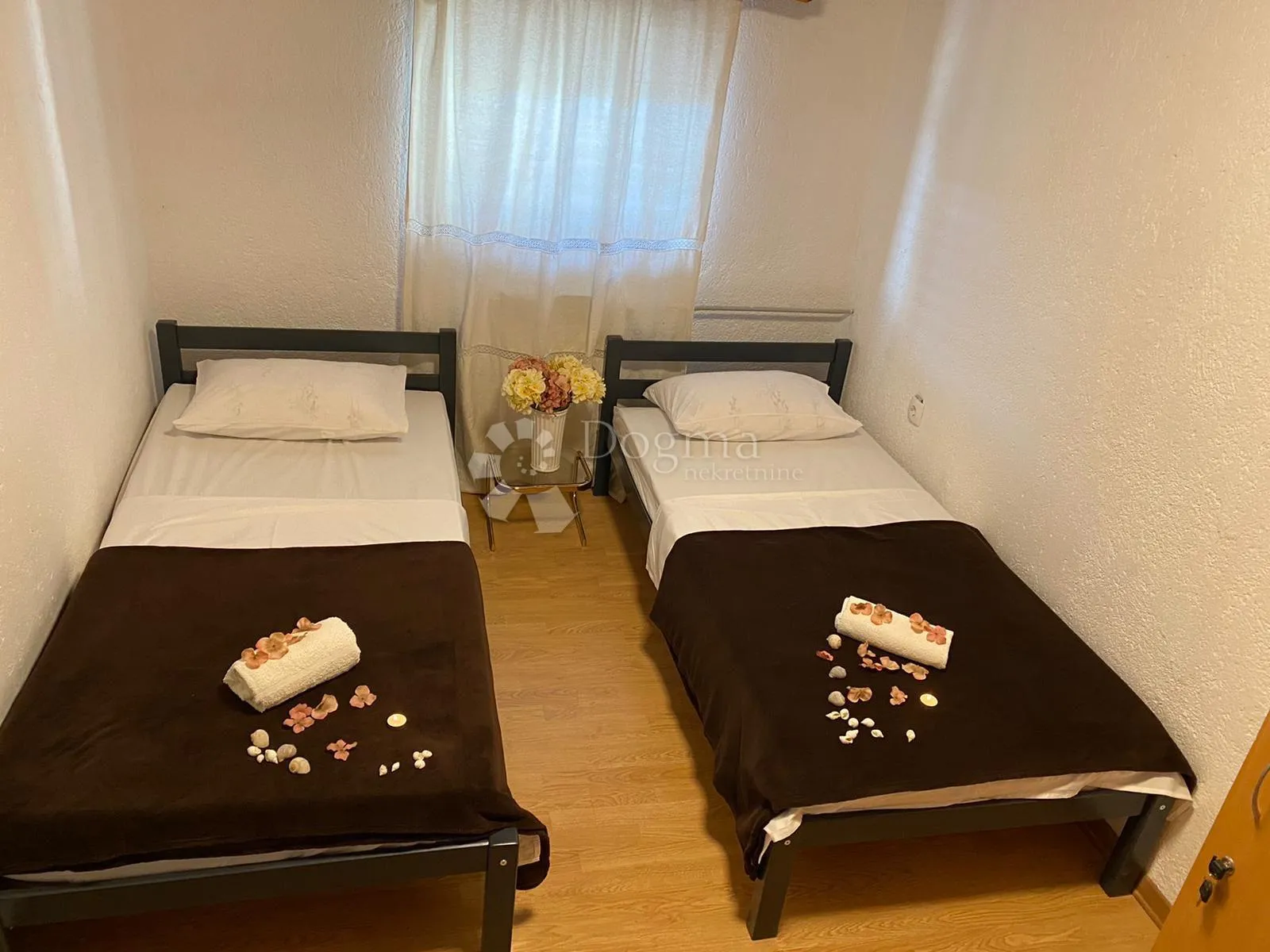 apartmanska kuća na 10-tak km od buzeta! - slika 17