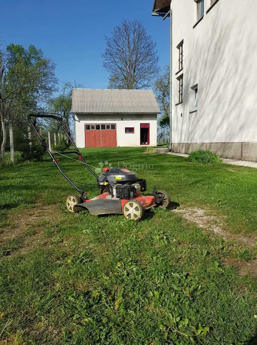 kuća s lokalom i pomoćni objekt mirna lokacija - slika 2
