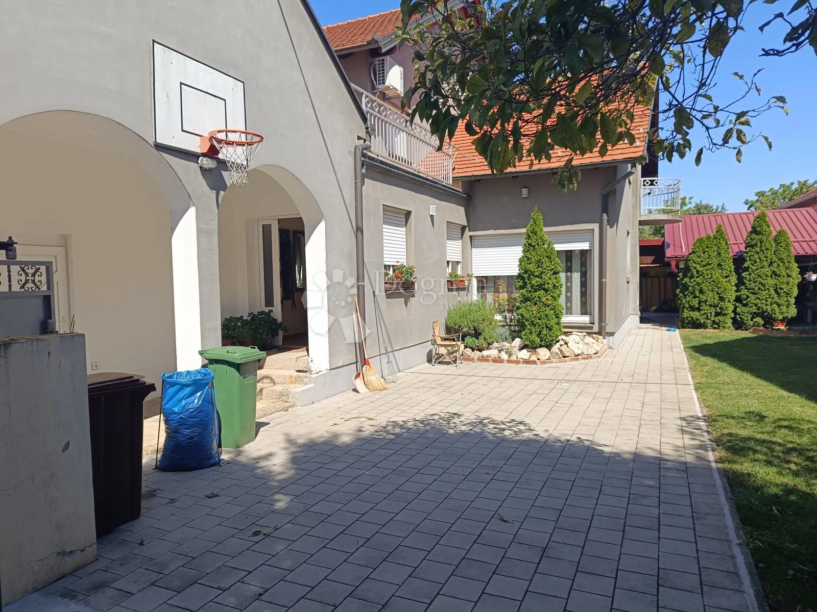 top ponuda: prostrana kuća u centru vinkovaca - slika 2